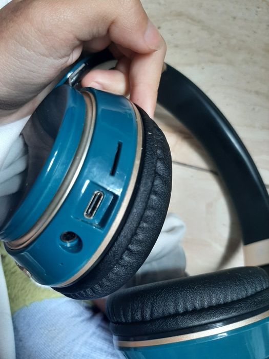 Vând căști Bluetooth pentru cine vrea sa le cumpere sa lasă mesaj ca nu am fonduri pentru a accepta plata aici