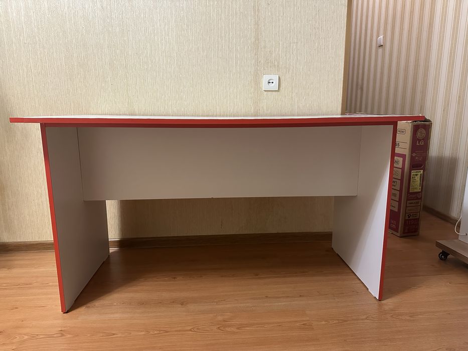 Офисный стол 140х70х75 см