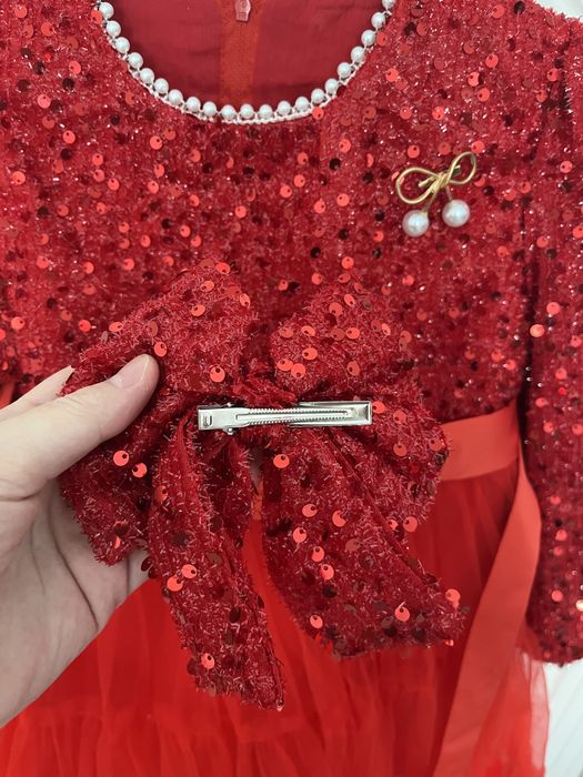 Нарядное платье на девочку