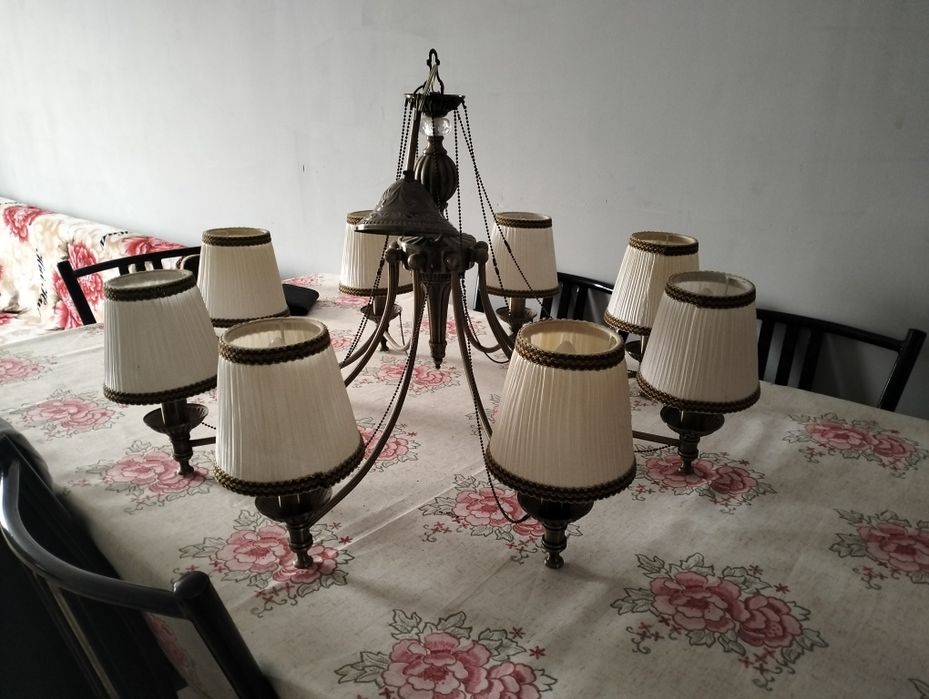 Люстра восьми рожковая