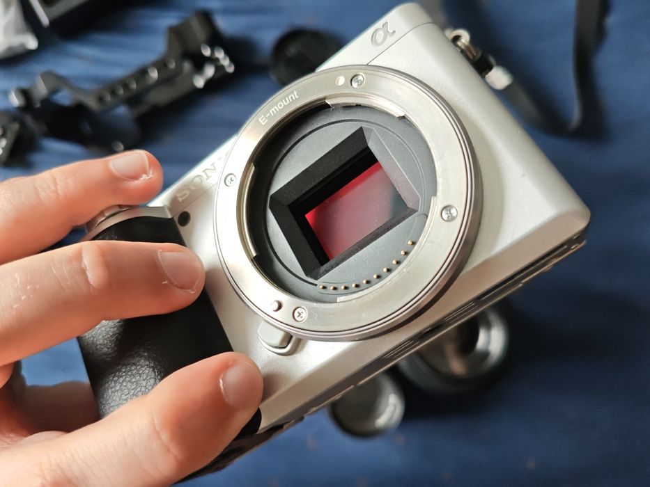 Sony a6100 + 5 obiective si accesorii