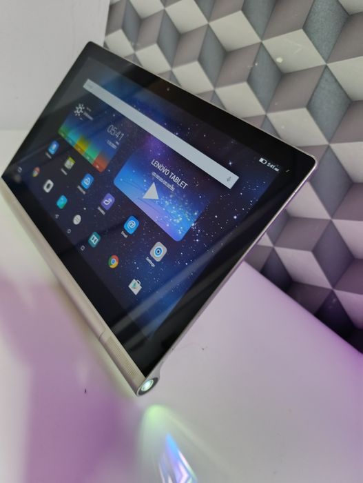 Tableta 13 inch Lenovo cu videoproiector model yoga 2 pro  1380f
