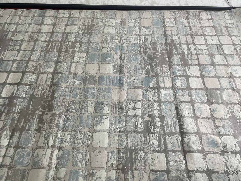 Ковёр б/у в отличном состоянии