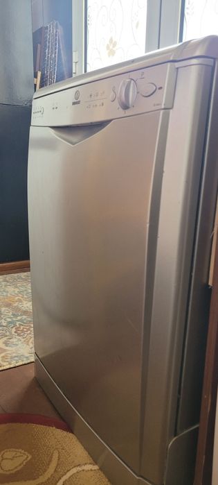 Посудомоечная машинка INDESIT