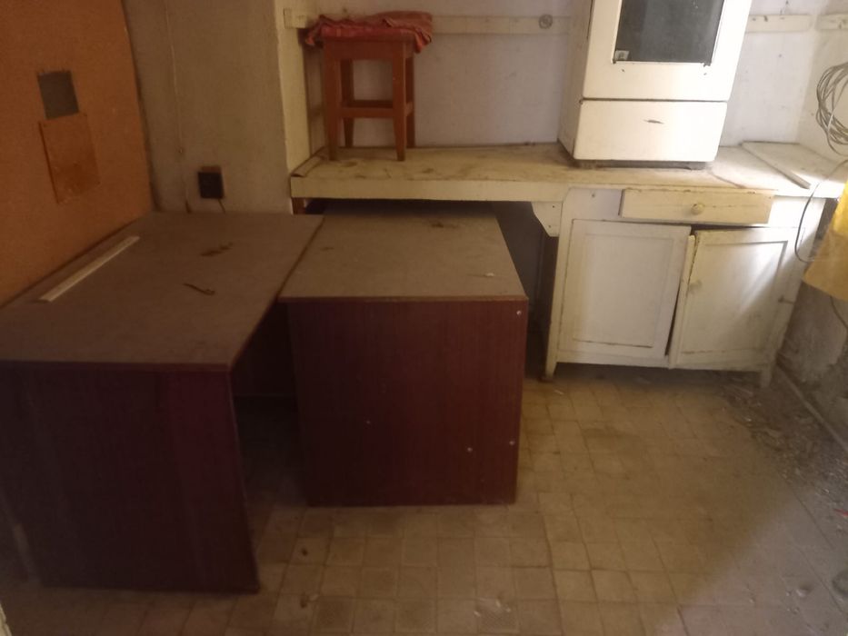 Продаются тахта,стол,сервант