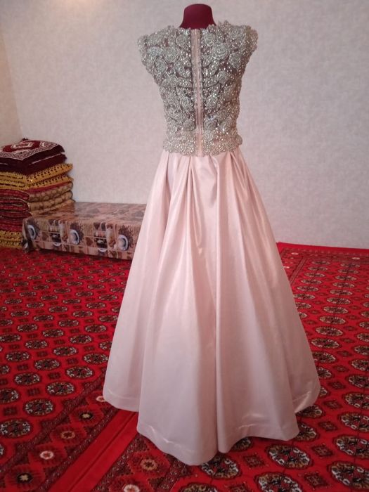 Вчерный платья качество бомба Одето 2 раза