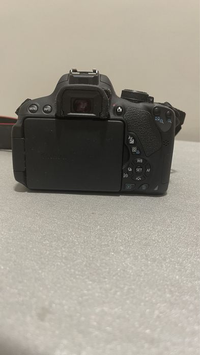 Фотоаппарат Canon 700D