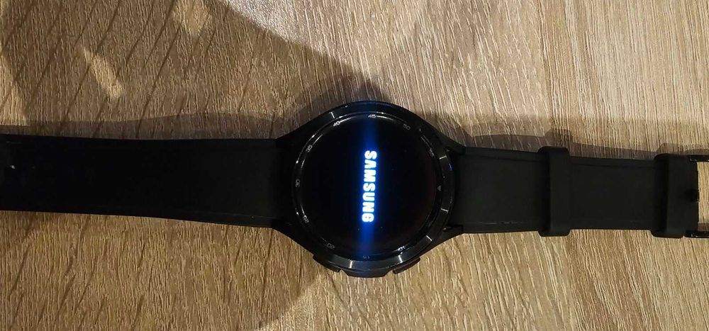 Мъжки часовник Samsung Galaxy Watch 4, запазен,без забележки, като нов