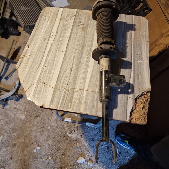 BMW 5  G30 LCI  амортисьор