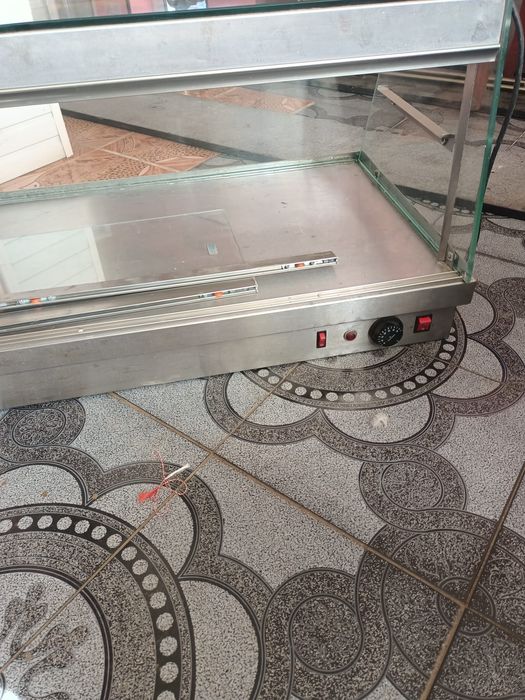 Vitrina calda la super pret.