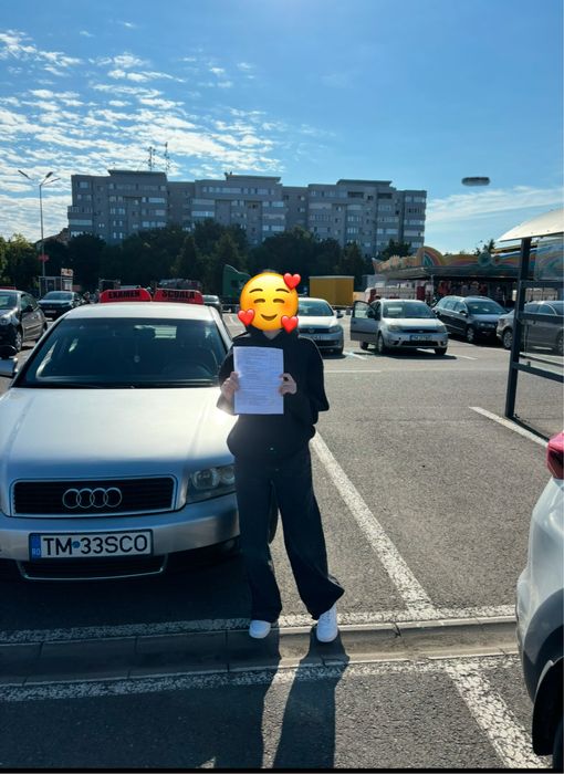 Instructor auto femeie