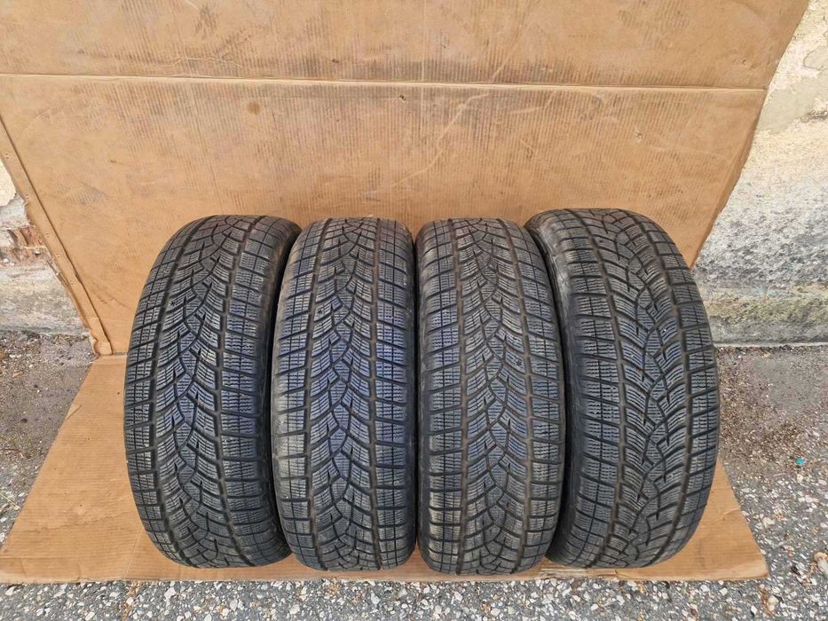 4 Goodyear R18 235/60 Зимни гуми  DOT3722