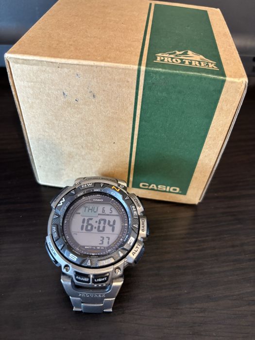Ceas CASIO  solar term alti busola