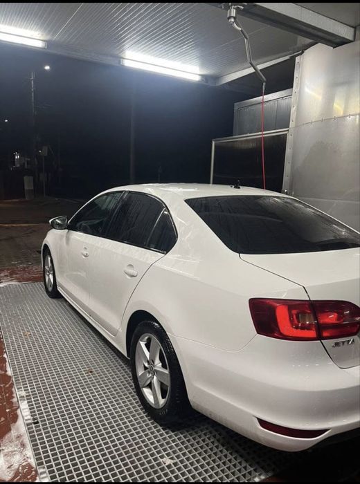 VOLKSWAGEN Jetta 2012 — imagine 3