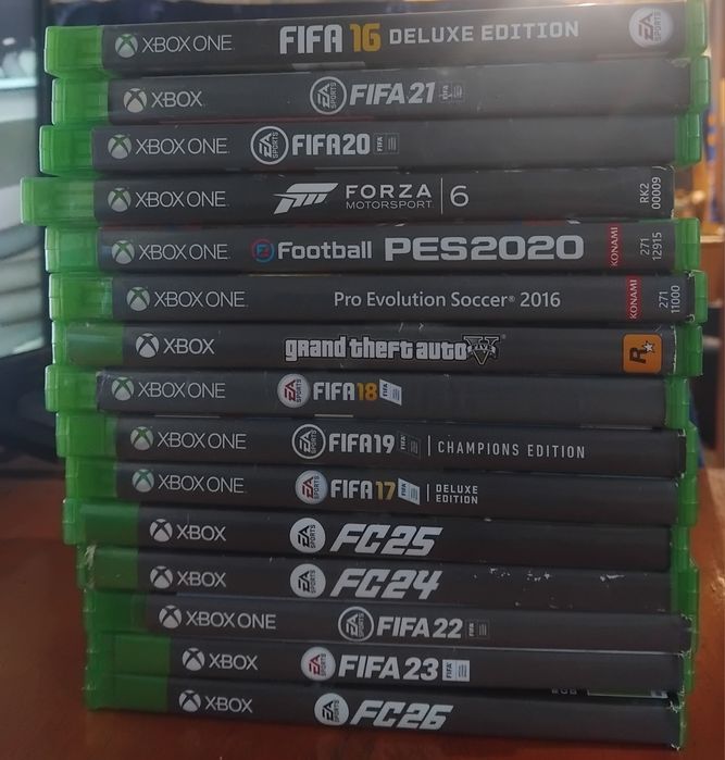 Xbox One + много игри (FIFA, FC, GTA 5) – готов за