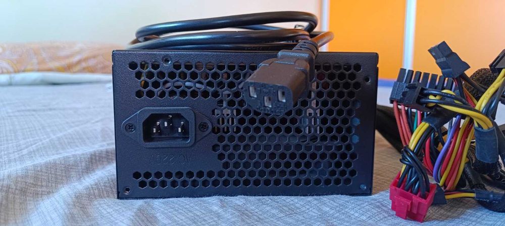 Захранващ блок за компютър (PSU) 550W