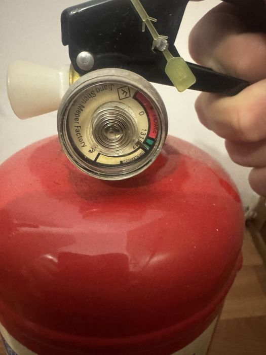 продам огнетушители новые