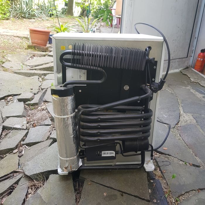 Vind mini frigider 50 lei