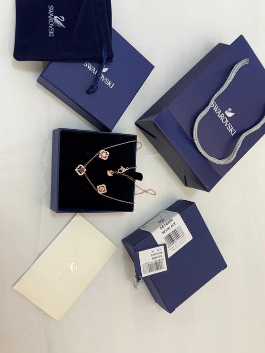 Set Swarovski Lantisor si cercei