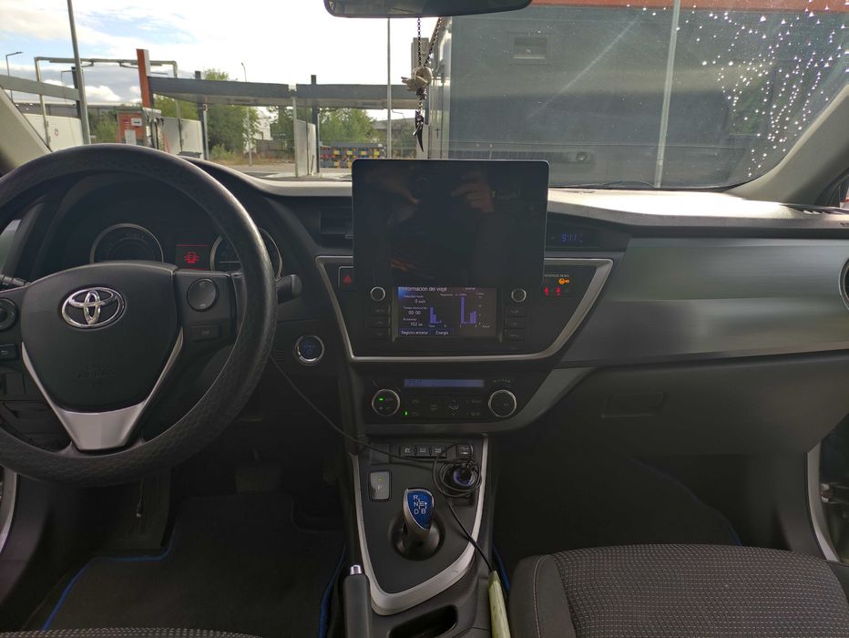 Vând Toyota Aurys Hibrid 2014