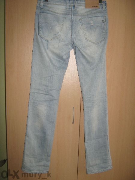 Накъсани дънки Gaudi