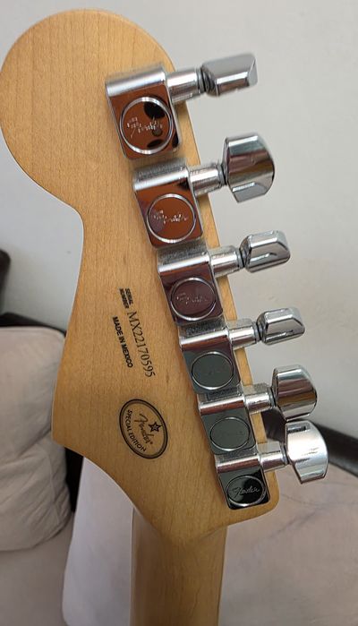 Продавам мексикански Fender