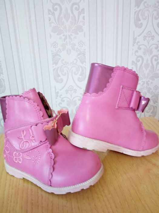 Ботинки новые д/девочек