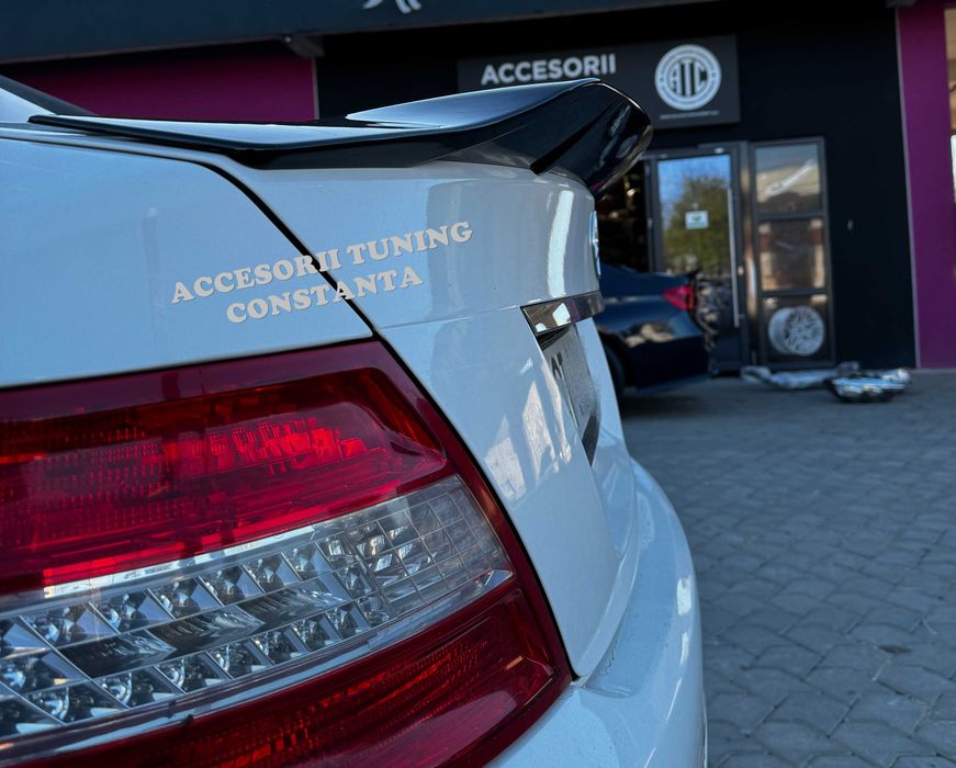 Eleron Portbagaj - Mercedes C Class W204 R Style Negru Lucios