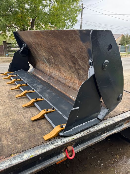 Cupa multifuncțională buldoexcavator