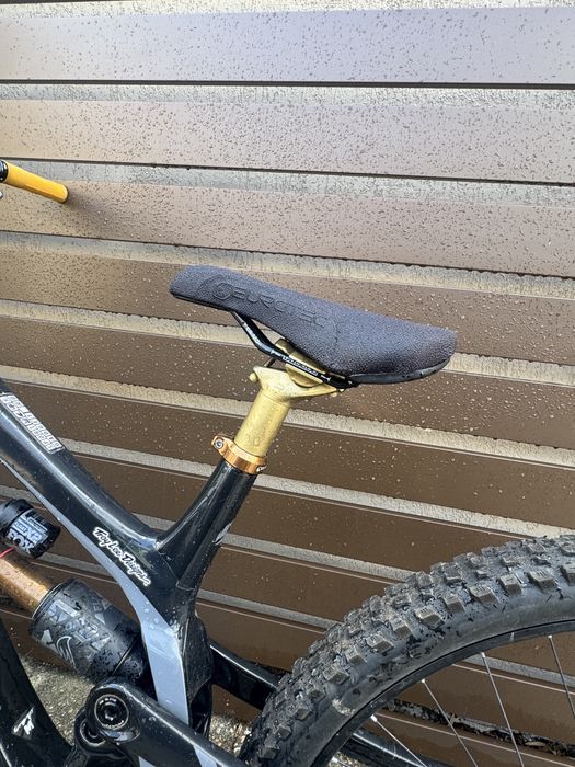 Bicicleta Pivot DH29 Custom