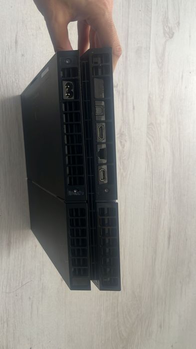 Vand Ps4 + 3 jocuri