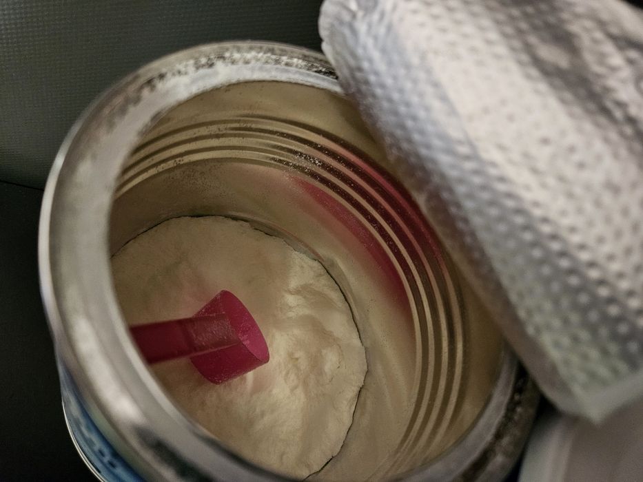 Продавам адаптирано мляко и шишета