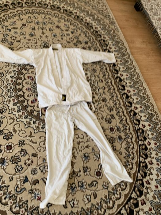 Продам кимоно для каратэ