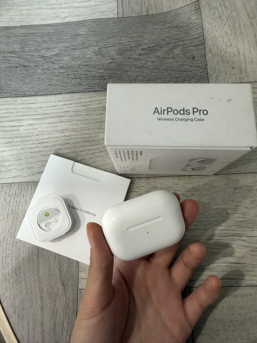 Продаю оригинальные наушники AirPods Pro