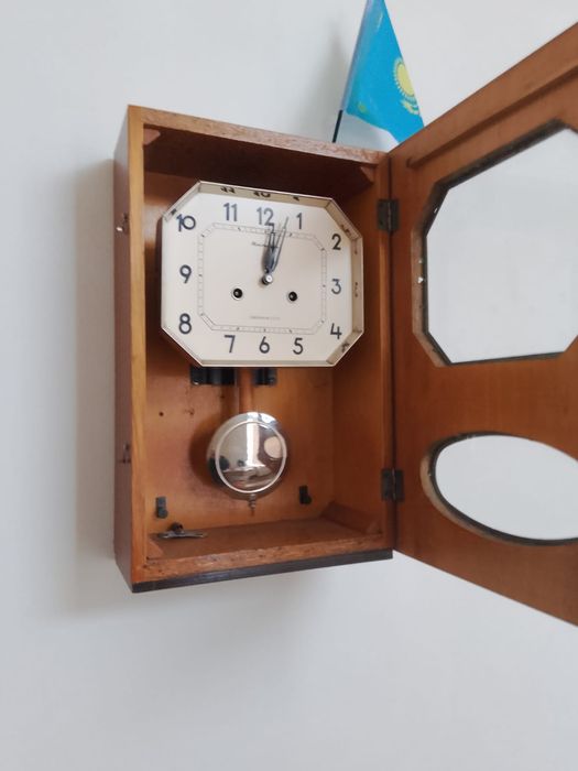 Продаются настенные часы Янтарь