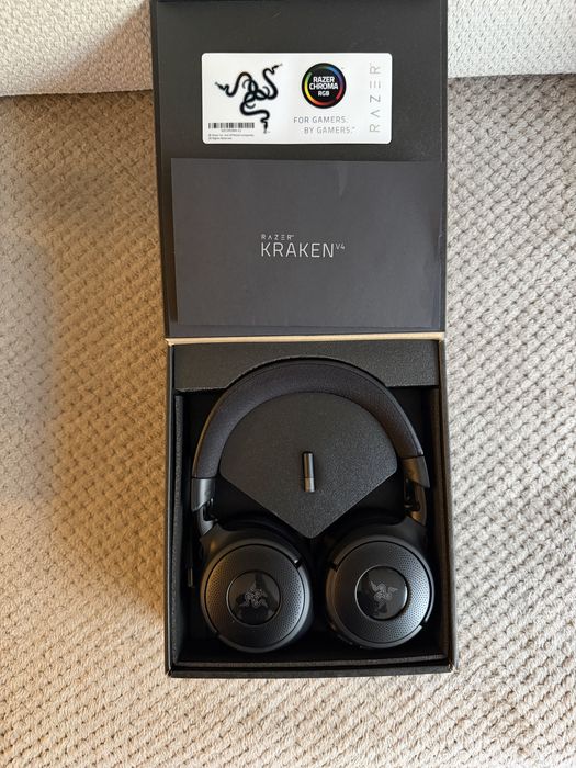 Razer Kraken V4 Чисто Нови !!