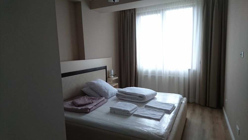 Inchiriez apartament  3 camere, cu terasa mare!