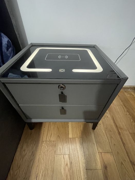 noptiera smart cu led si boxa