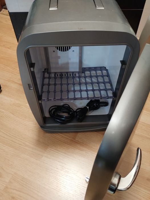 Mini frigider auto