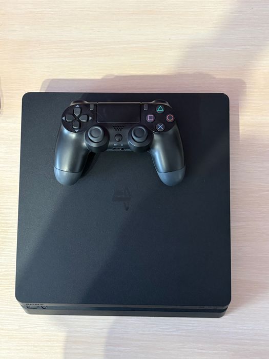 Ps4 slim в отлично състояние