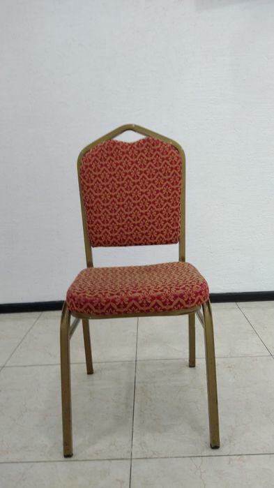 Стул очень крепкий металический