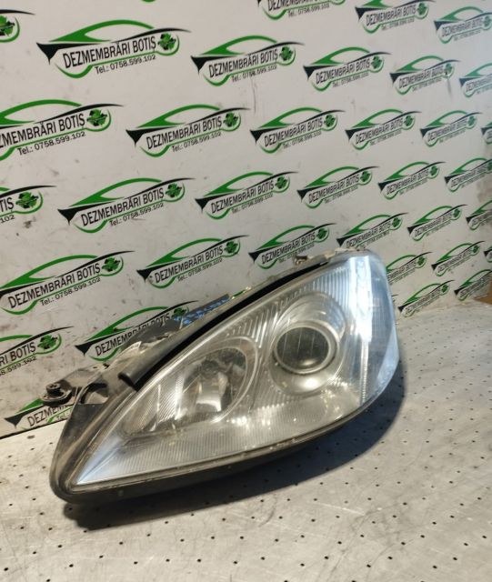 Far stanga Mercedes-Benz S-Class W221