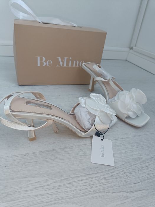 Sandale albe elegante