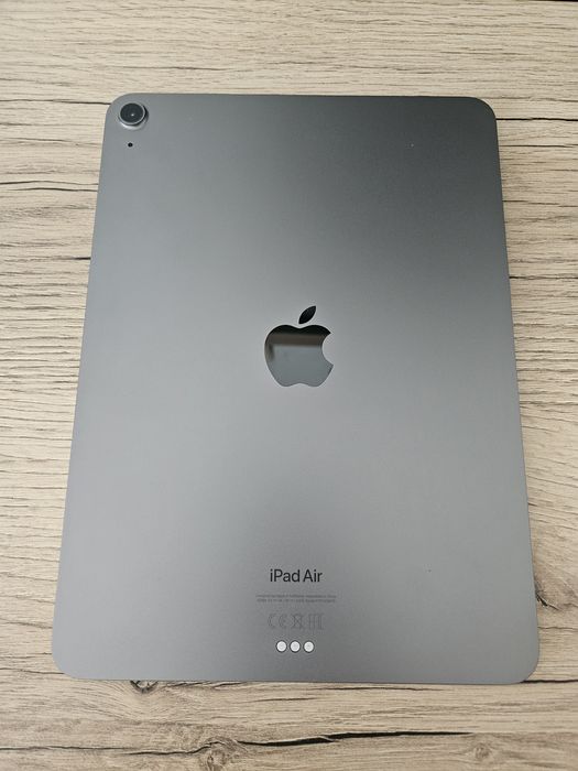 iPad Air 5 M1 \ impecabila \ 40 incarcari \ Husa si folie \ incarcator