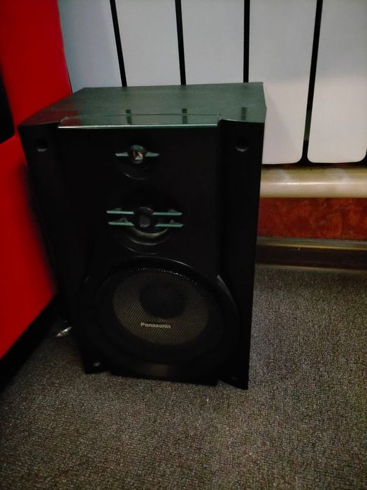 Музыкальный центр и телевизор