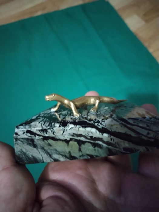 Бронзовая ящерица.