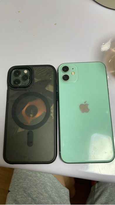 два айфона, продаются