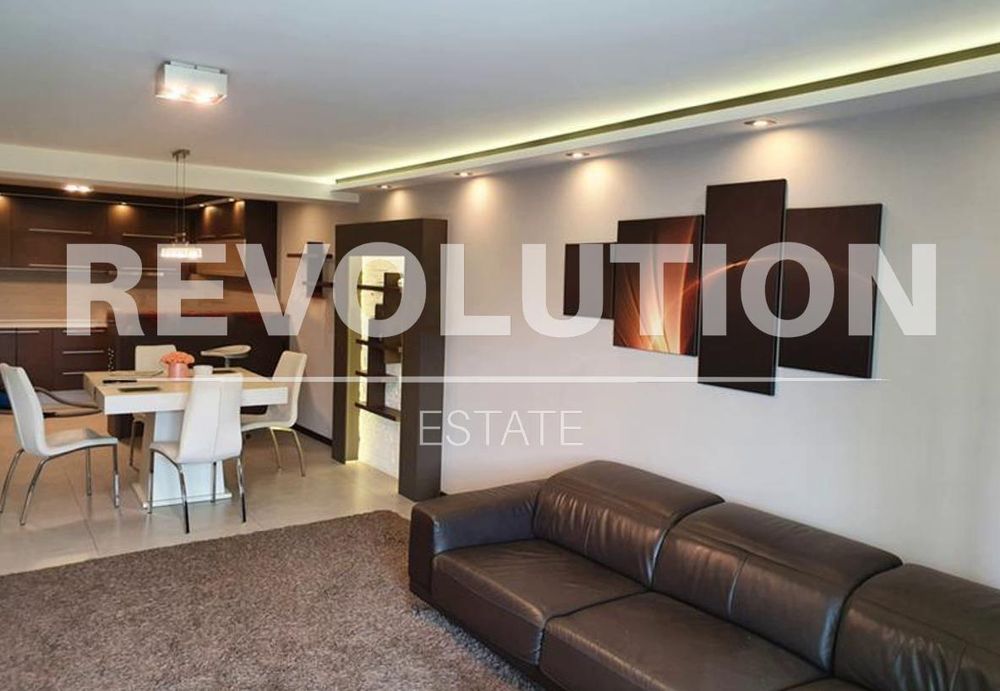 Тристаен апартамент в района на Трошево!