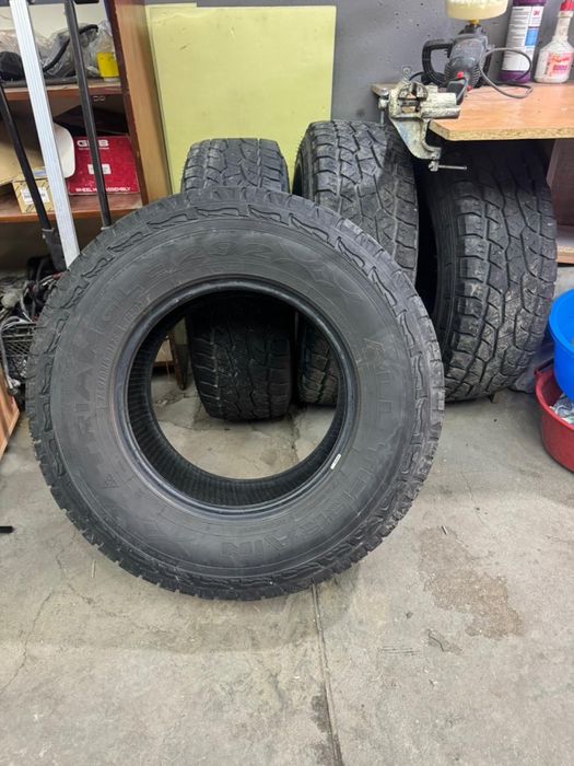 Продам Резину а/т 265/70/16