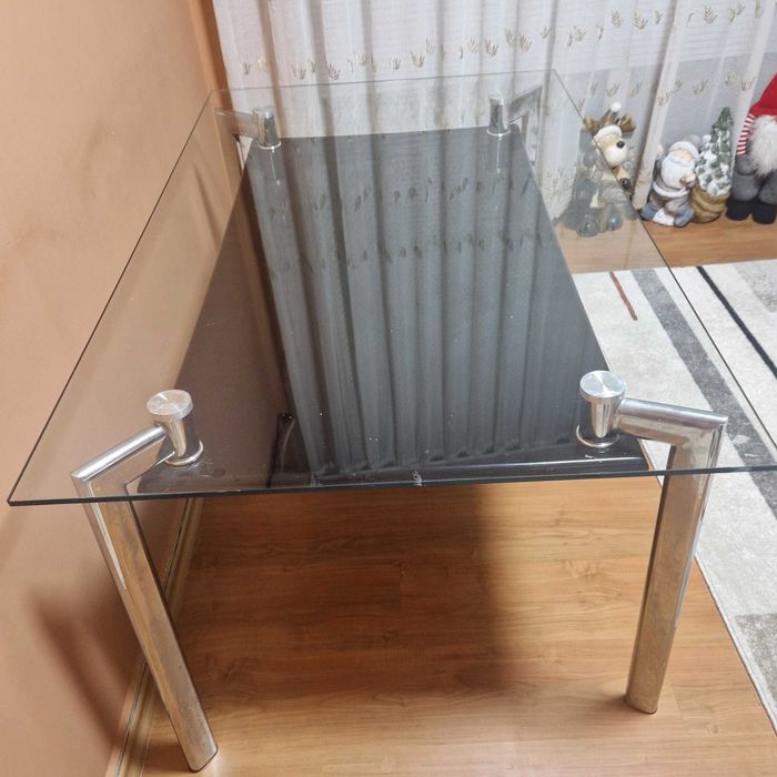 Трапезна стъклена маса